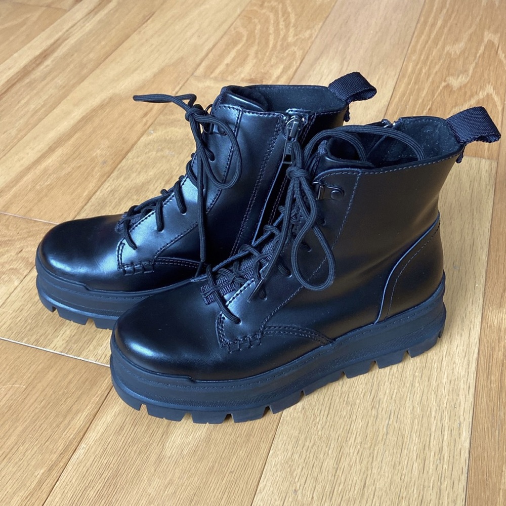 UGG BOOTS Sidnee | Black Leather